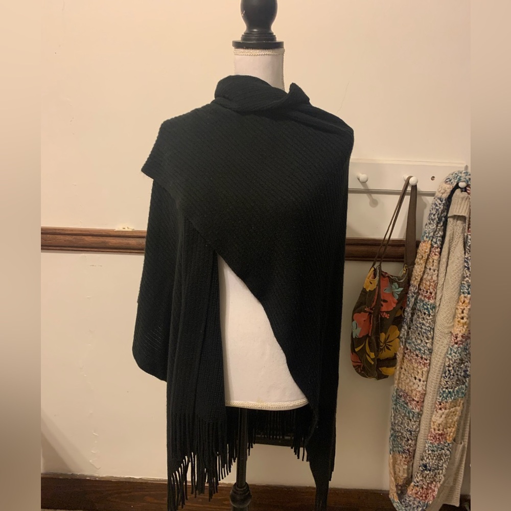 Cejon shawl. Size OSFM